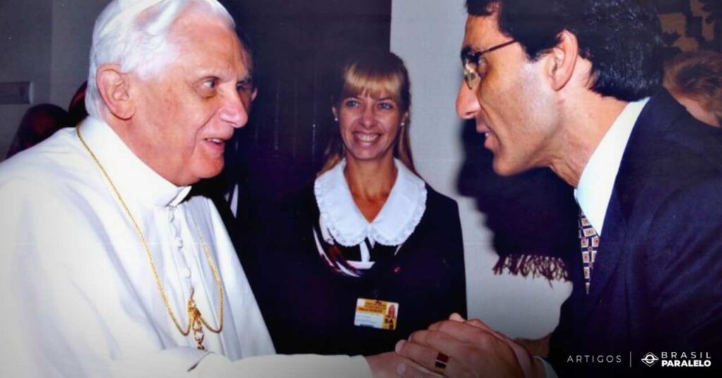 Alvaro-Siviero-se-encontra-com-o-papa-bento-XVI-em-recital-privado