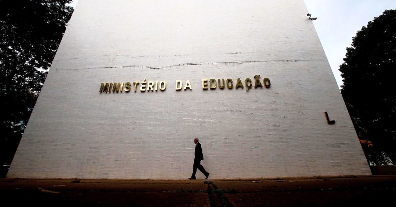 centralização da educação no brasil