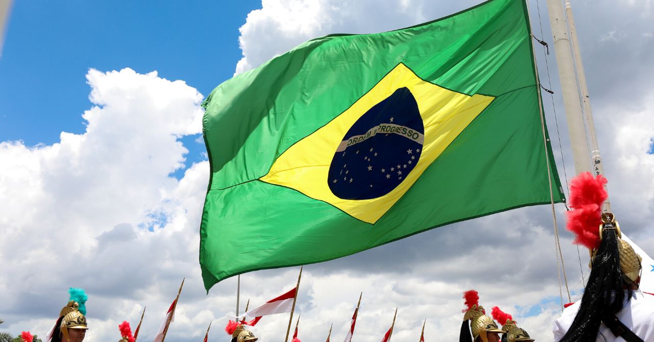 hasteamento-bandeira-do-brasil