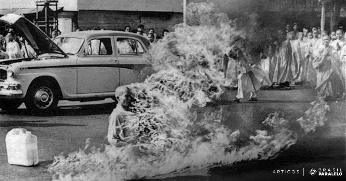 monge-protestando-fogo