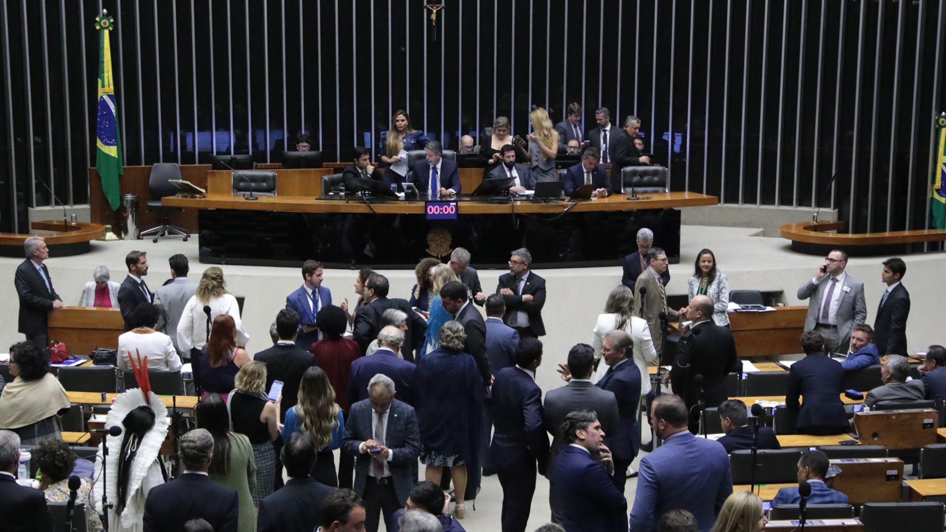 Câmara aprova projeto “anti-MST” que pune invasores | Brasil Paralelo
