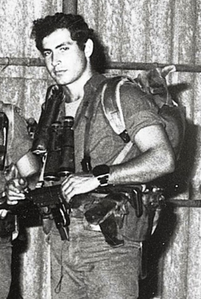 Netanyhau no serviço militar.