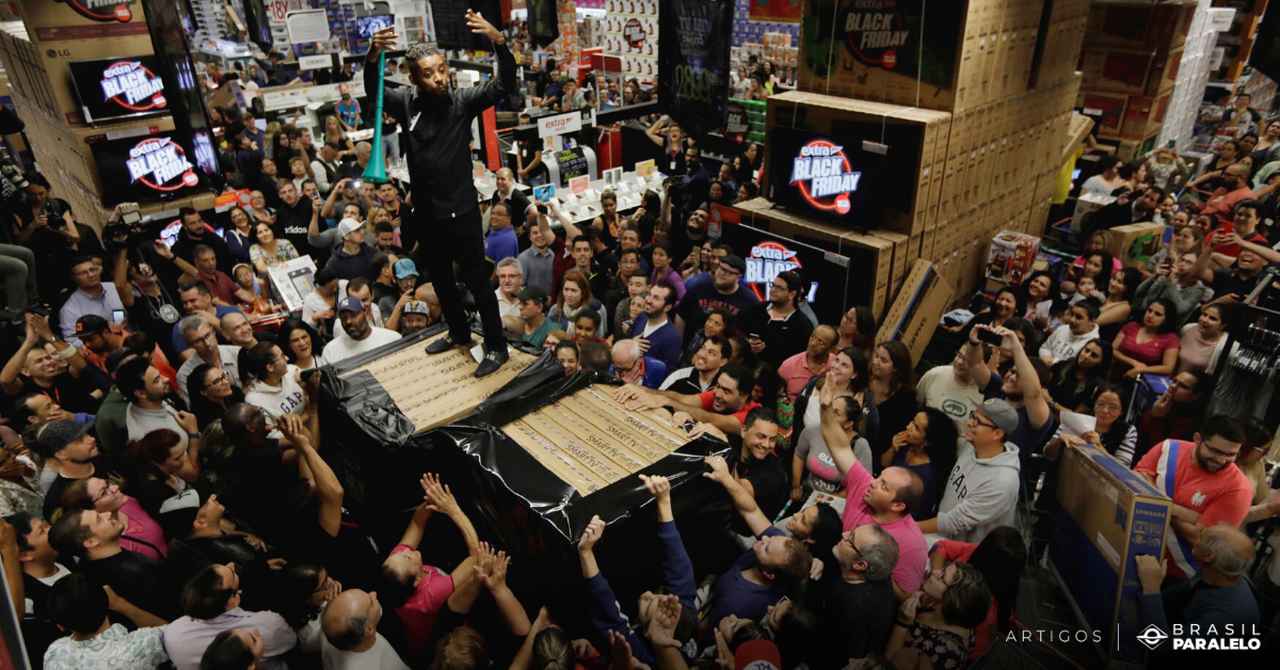 multidão-na-black-friday