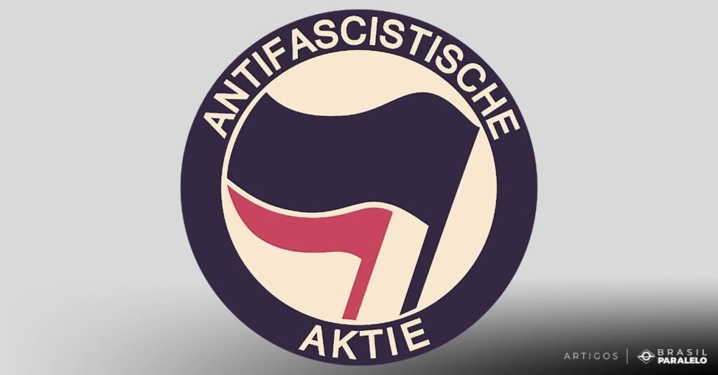 A estratégia do Movimento Antifascista segue um caminho ordenado:  Desvirtua-se um signo com um significado ruim. O fascismo é um signo negativo, entretanto, é usado de forma desvirtuada, sendo aplicado aos opositores e não aos fascistas reais.   O fascismo foi desvirtuado de forma que se pense que é fruto da extrema-direita. Ao xingar um inimigo de fascista, a carga emocional que a palavra carrega gera um estereótipo.  Entenda melhor a diferença entre esquerda e direita.  Desumaniza-se o adversário. Com o adversário identificado e rotulado, ele pode ser desumanizado. Torna-se legítimo usurpar seu direito de livre expressão e justificável a agressão e o atentado contra sua vida.   Isto foi materializado no atentado sofrido pelo Presidente Jair Bolsonaro, por exemplo. Houve comemoração por parte de alguns grupos autodenominados antifascistas quando ele foi hospitalizado.  Replica-se a estratégia no politicamente correto. A estratégia se torna válida para outros termos como: racismo, homofobia, machismo, etc.  Qual é o símbolo do Movimento Antifa?