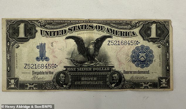 nota de um dólar do bolso de Ernest