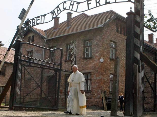G1 - Papa Francisco visita campo de extermínio de Auschwitz - notícias em  Mundo