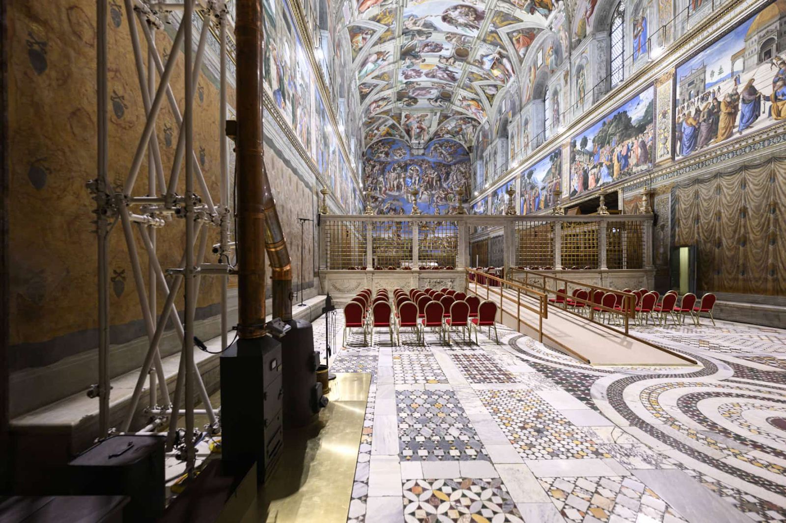 Capela Sistina pronta para. o conclave