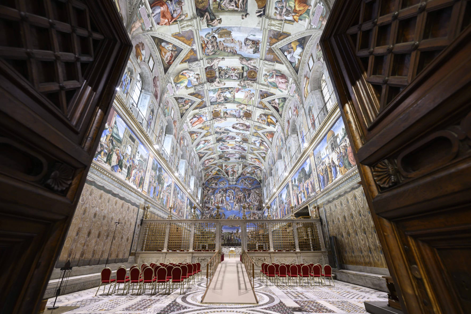 Capela sistina pronta para o conclave