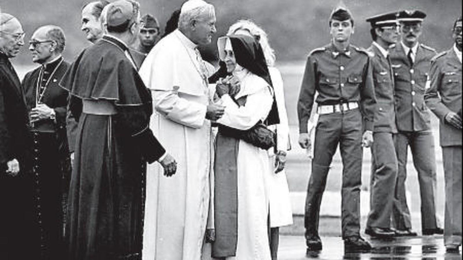 Irmã Dulce com João Paulo II