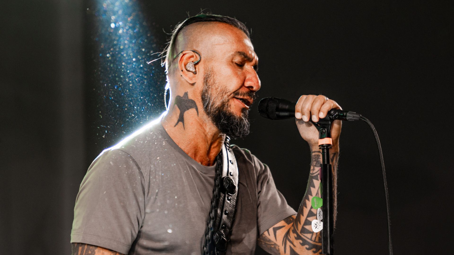 Rodolfo Raimundos Ex-vocalista do Raimundos conta como se converteu | Brasil Paralelo