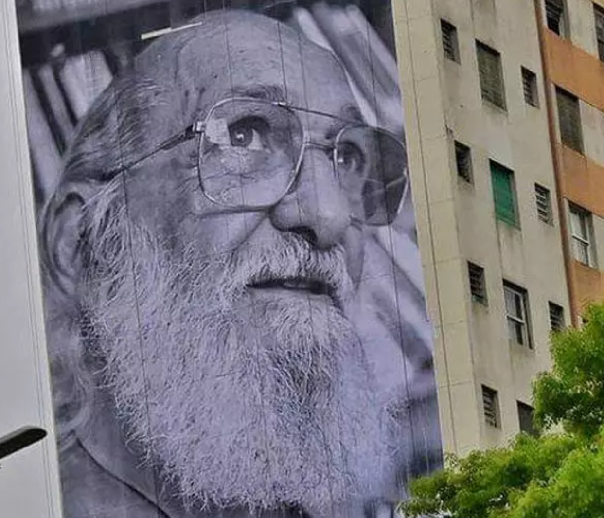 Desconstruindo Paulo Freire