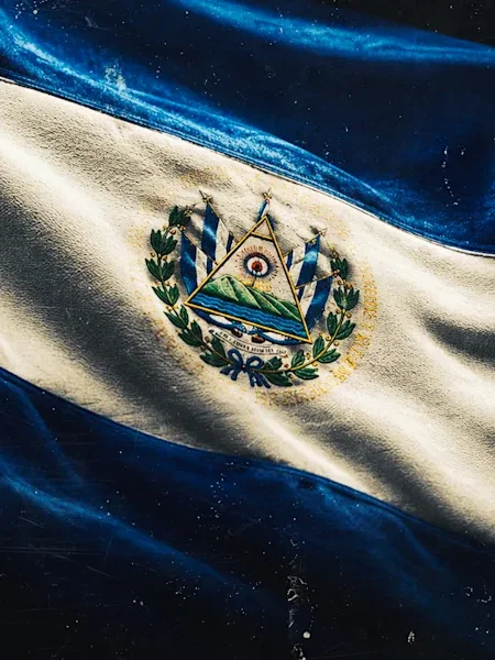 A História Política de El Salvador