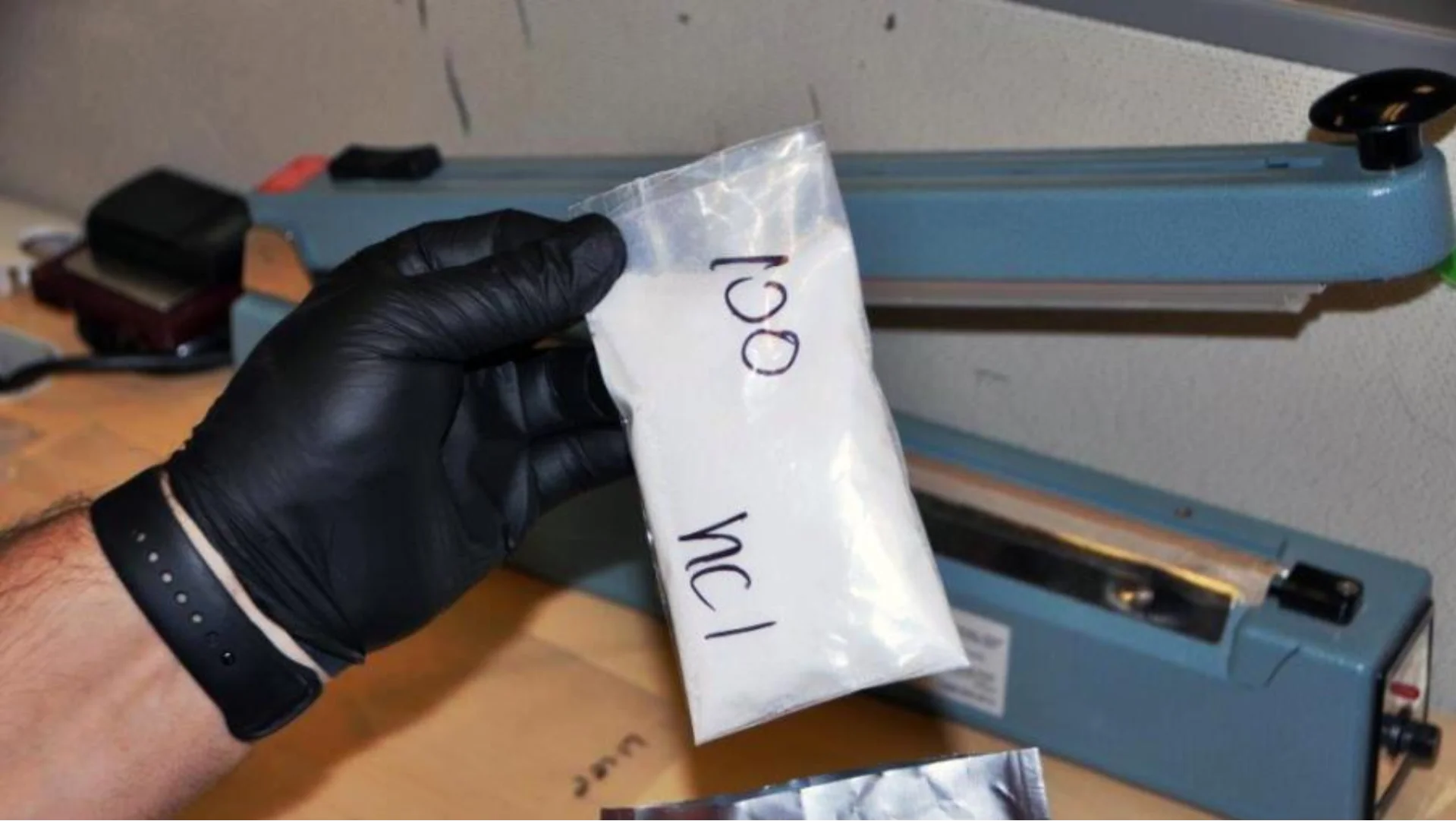 Foto oficial da agência antidrogas dos EUA (DEA). Mostra a substância e tem força para uma capa sobre o risco de overdose. Crédito: DEA / EUA