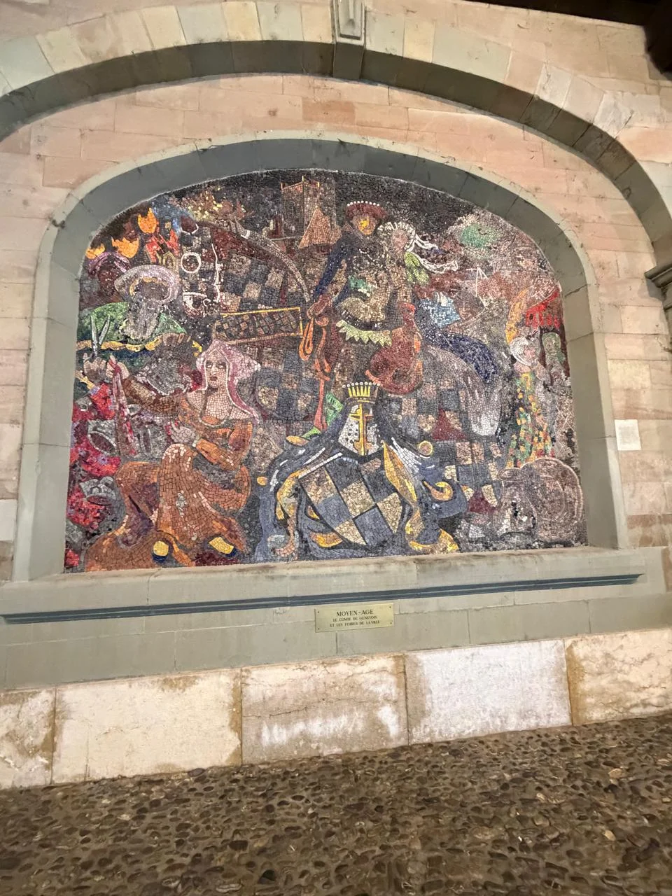 Mural retratando a cidade na Idade Média