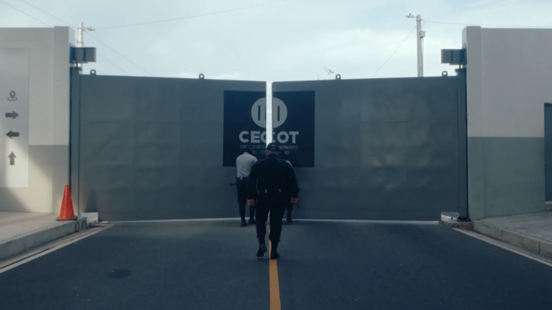 A equipe da Brasil Paralelo entrou dentro do maior presídio do país.