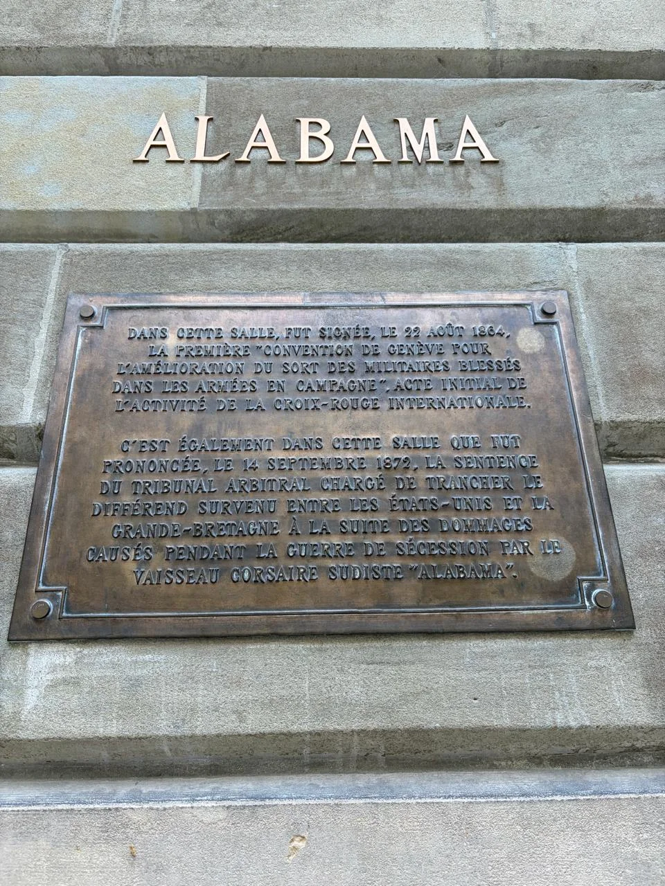Placa em homenagem à Conferência de Genebra