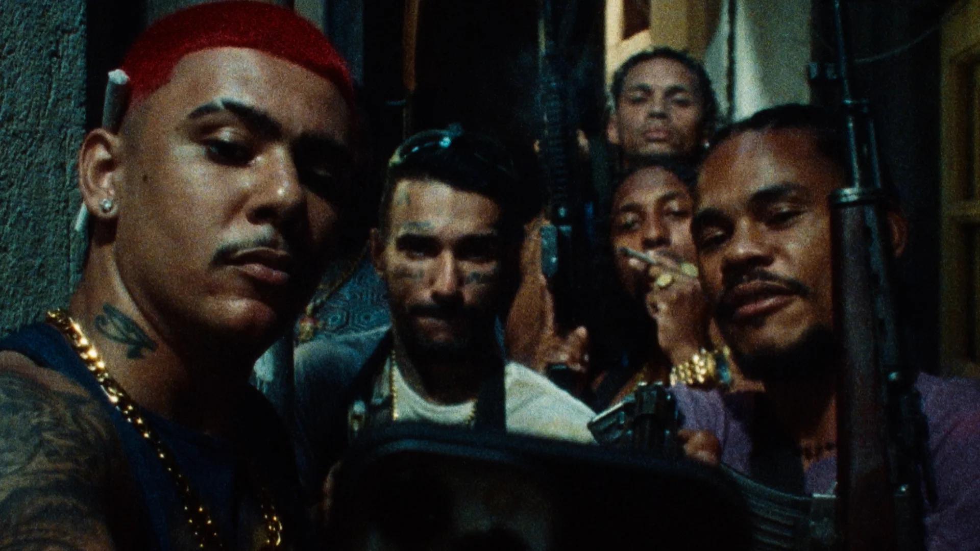 Domingo sem Deus retrata de forma ficcional a história que muitos enfrentam na realidade.