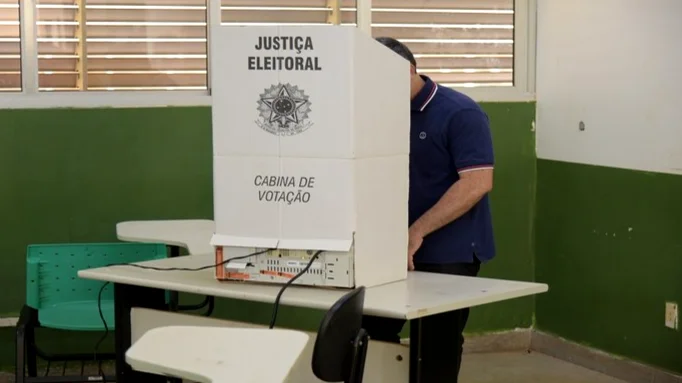 42,5% dos eleitores afirmam que ainda podem mudar de voto, aponta pesquisa