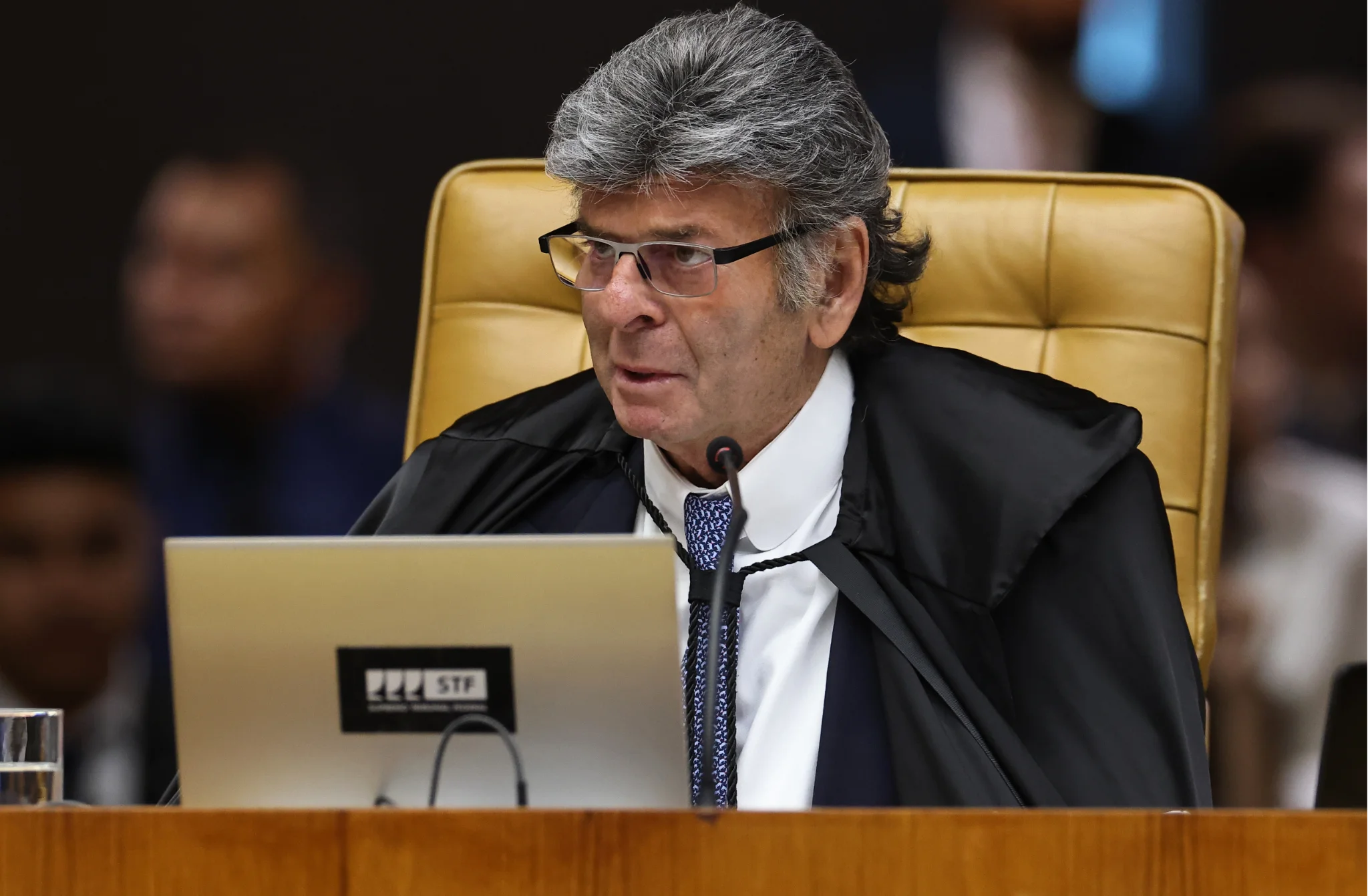 Cover image for Fux Takes Over Senate Visitor-Log Case After Moraes Steps Aside