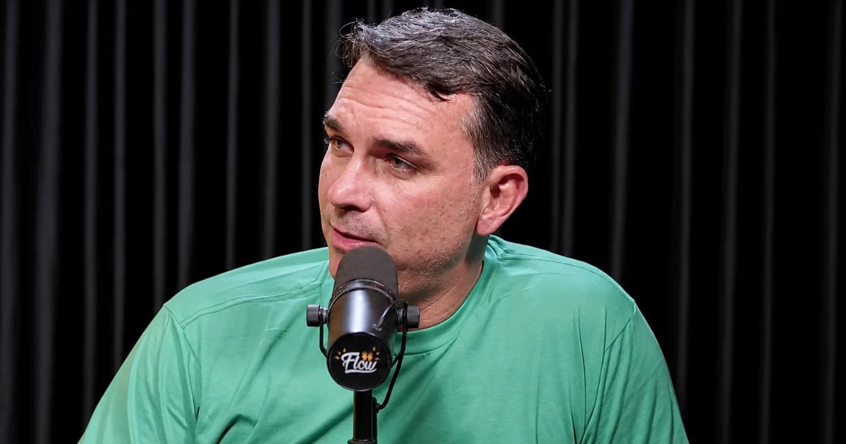 Cover image for Racha Bolsonaro: Flávio corta laços com Michelle enquanto direita e esquerda disputam a narrativa