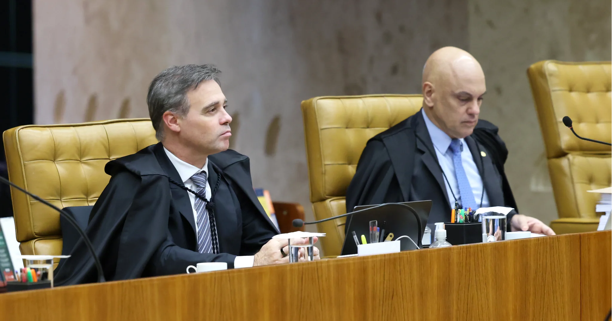 Mendonça reage a Moraes e leva guerra aberta ao comando do STF