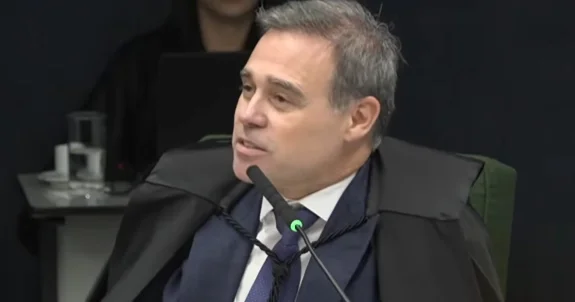 André Mendonça explica ligação entre Vorcaro e o jogo do bicho