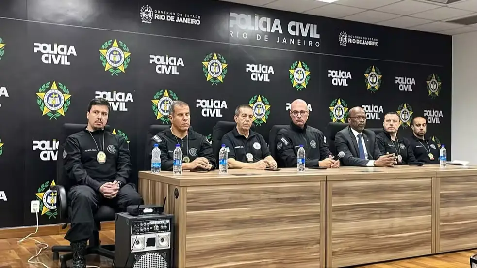 Policiais são presos por venderem informações para o CV
