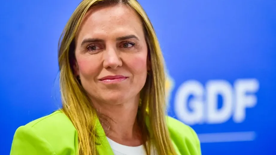Celina vence nas urnas, faz história e ainda enfrenta a sombra da crise do BRB