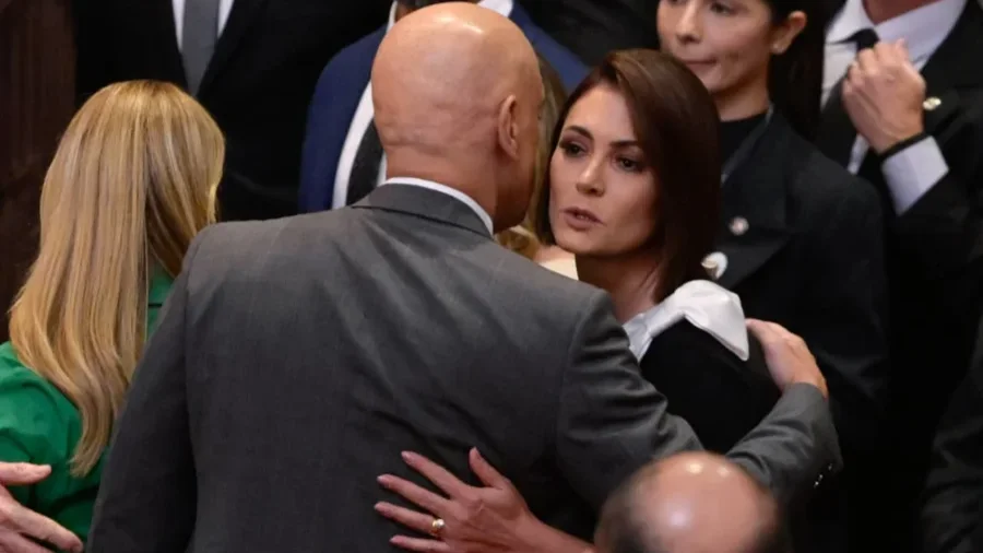 Michelle Bolsonaro cumprimenta Alexandre de Moraes | Brasil Paralelo