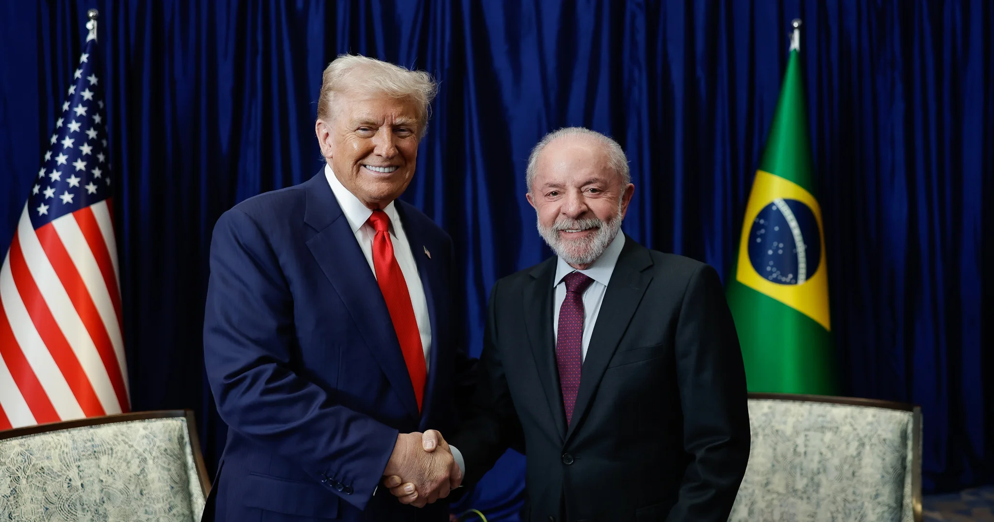 Lula baixa o tom com Trump, mas mantém confronto sobre tarifas
