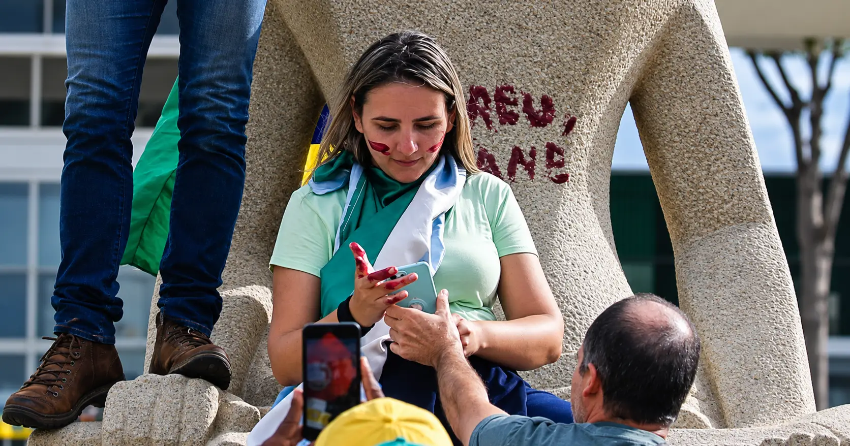 Cover image for Moraes grants Débora do Batom semi-open regime
