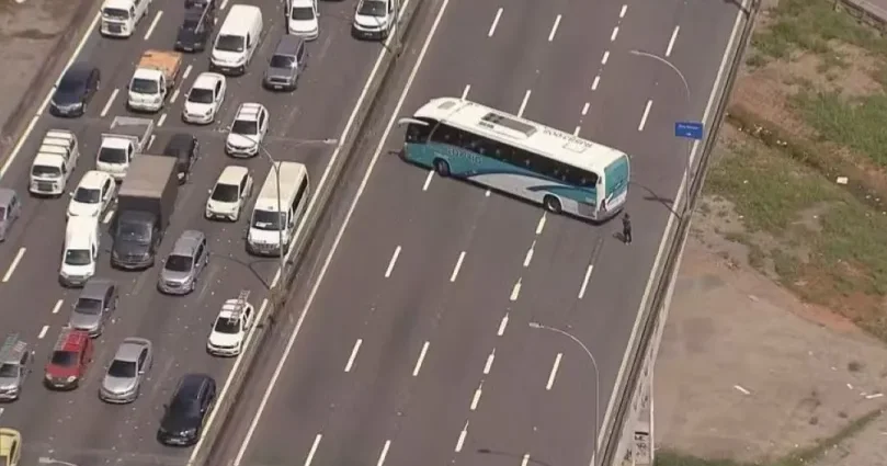 Cover image for School-bus hijacking highlights Rio’s armed-group reach