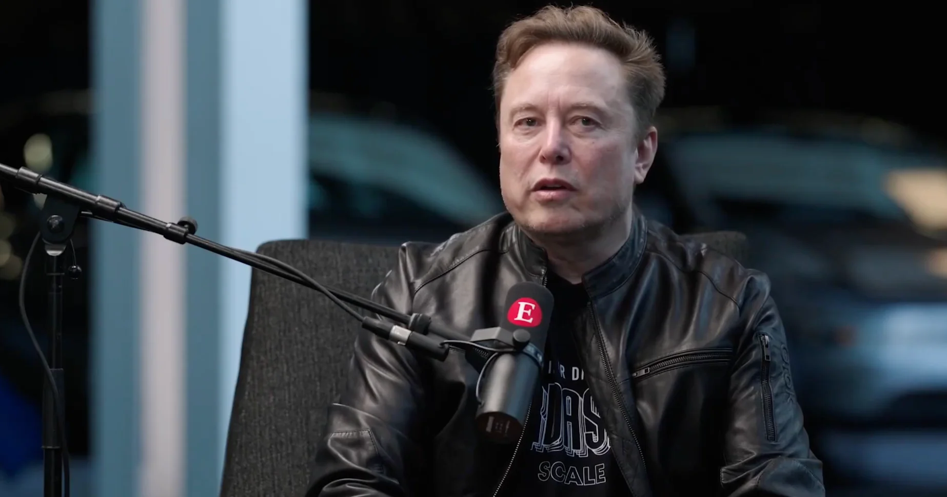 “Eu apoio pessoas normais, o que você chama de extrema-direita”, diz Elon Musk